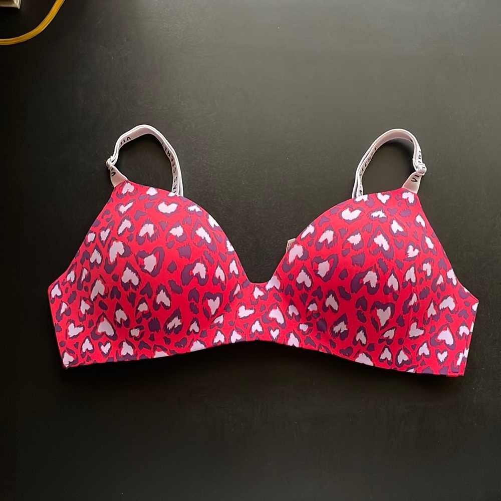 NWT Victoria’s Secret lightly lined wireless T-shirt bra